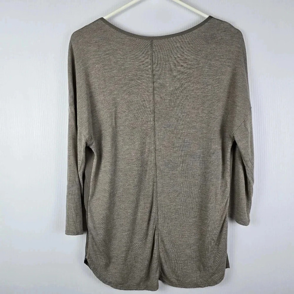 NWOT Banana Republic Mixed Media Viscose 3/4 Sleeve Taupe V Neck Size Small - Picture 2 of 8